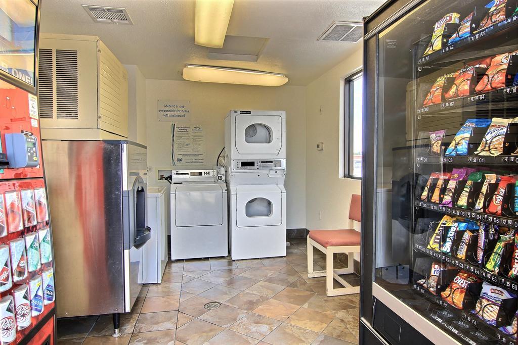 Motel 6 Austin, Tx - Central Downtown Ut מראה חיצוני תמונה