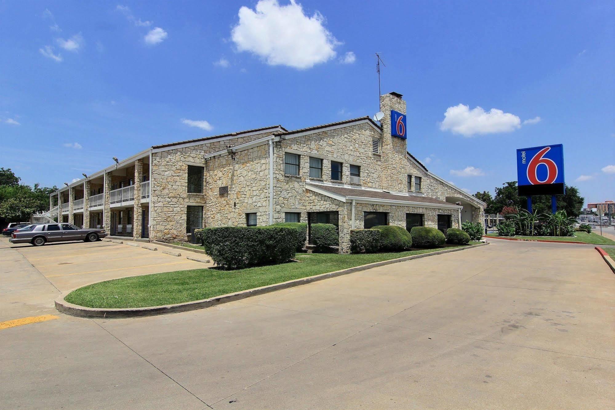 Motel 6 Austin, Tx - Central Downtown Ut מראה חיצוני תמונה