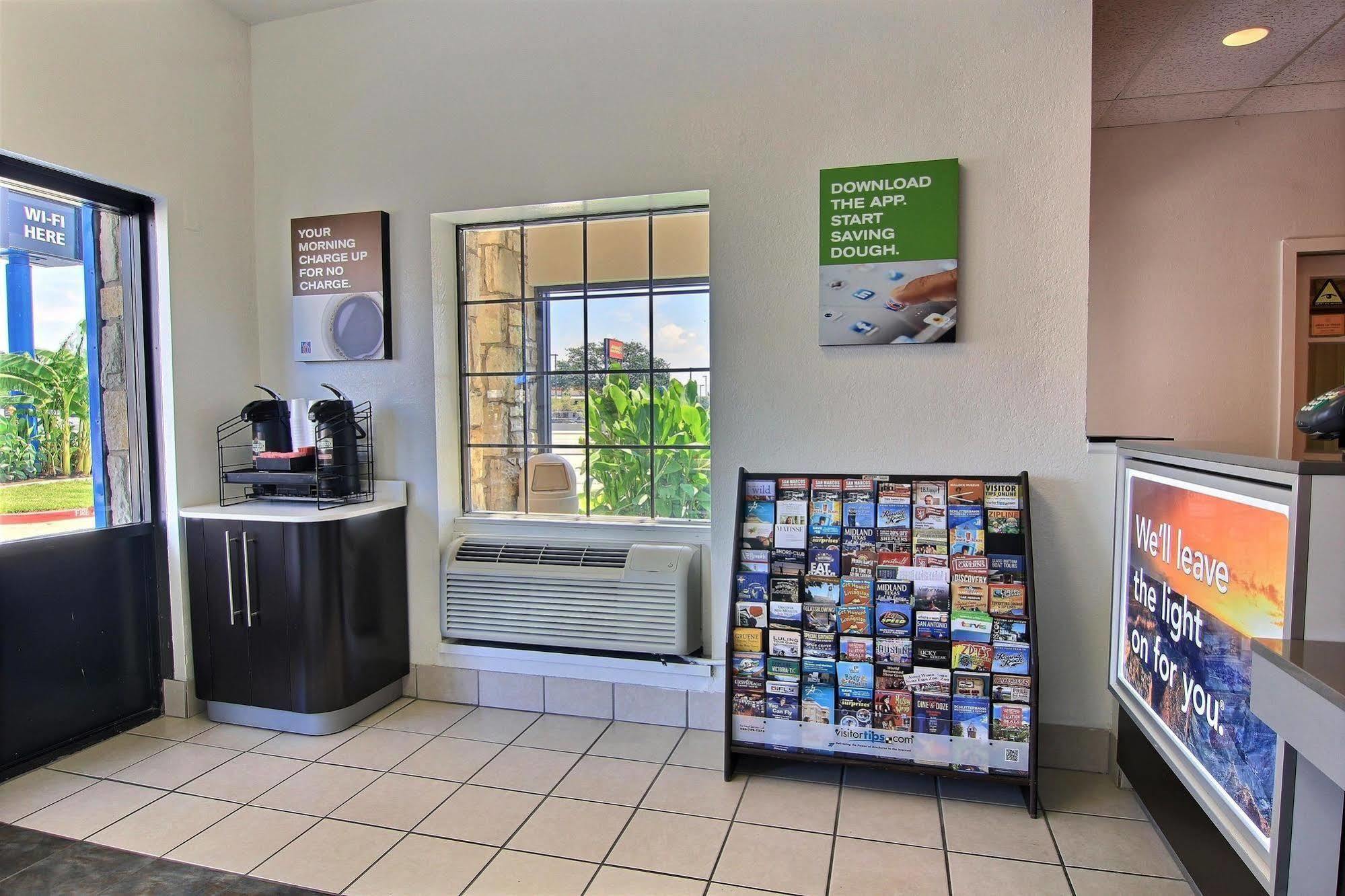 Motel 6 Austin, Tx - Central Downtown Ut מראה חיצוני תמונה