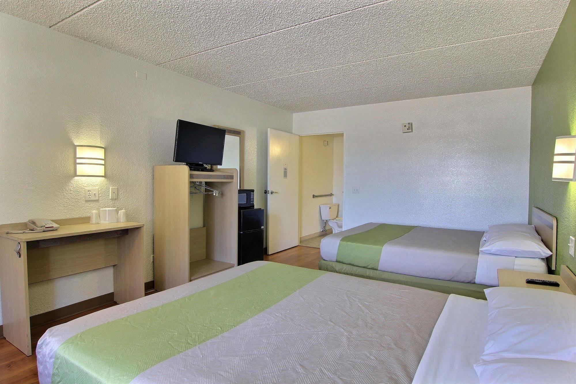 Motel 6 Austin, Tx - Central Downtown Ut מראה חיצוני תמונה